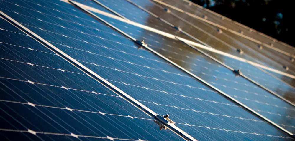 On-Grid vs. Off-Grid Solar Systems: Choosing the Right Solar Power Solution